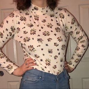 Leaf Print Turtleneck